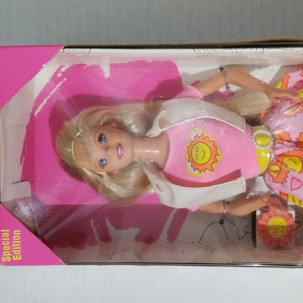 Color With Me Barbie - Picture 2 of 4